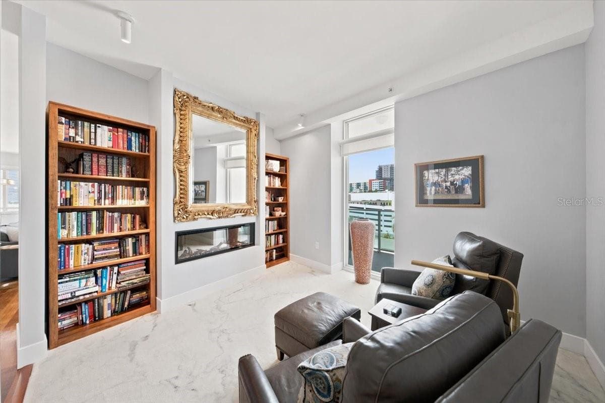 Adaptable layout allows the residence to function according to changing lifestyle needs. - 111 N 12TH ST #1704, TAMPA