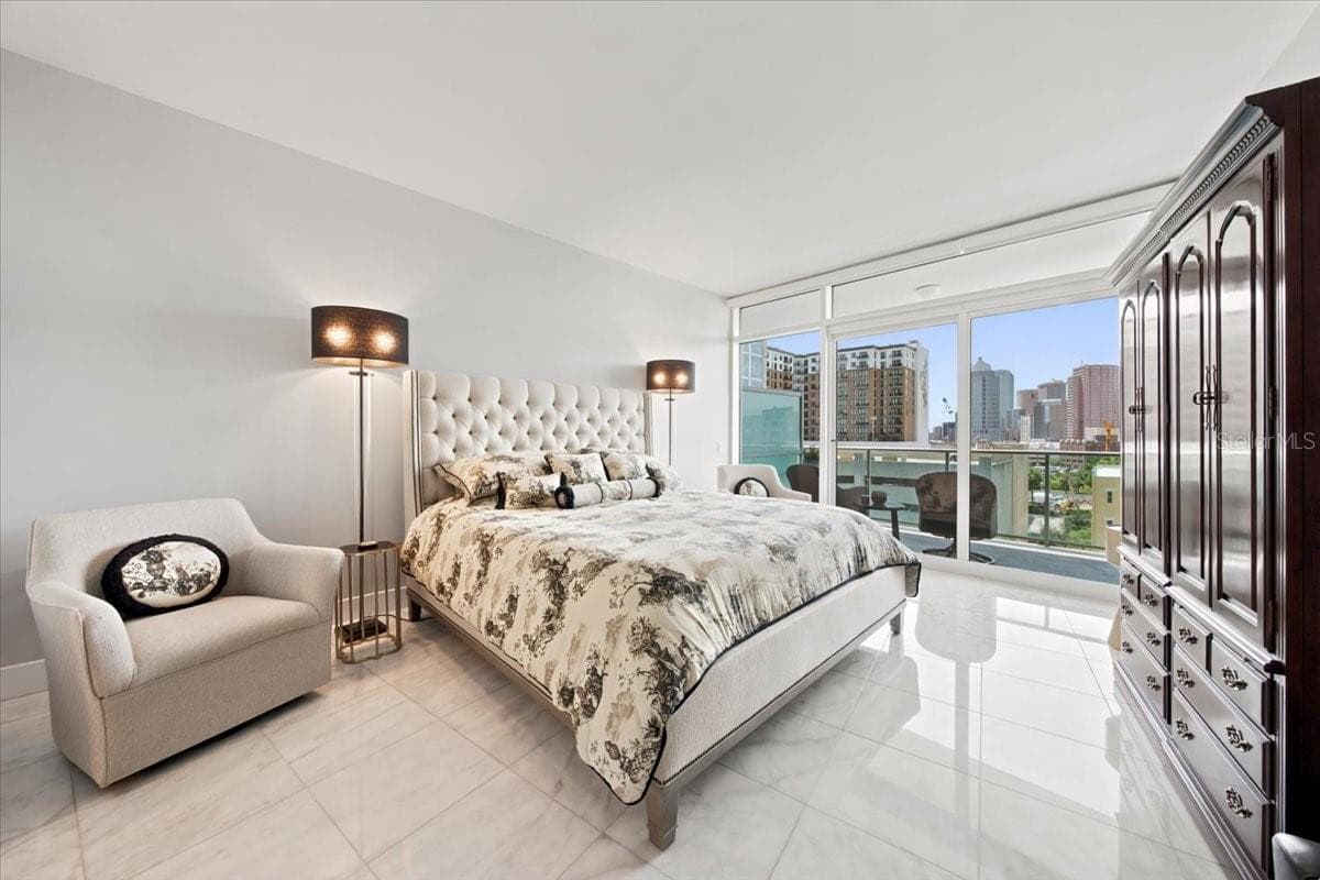 Spacious private retreat offering exceptional comfort and separation from the secondary living spaces. - 111 N 12TH ST #1704, TAMPA