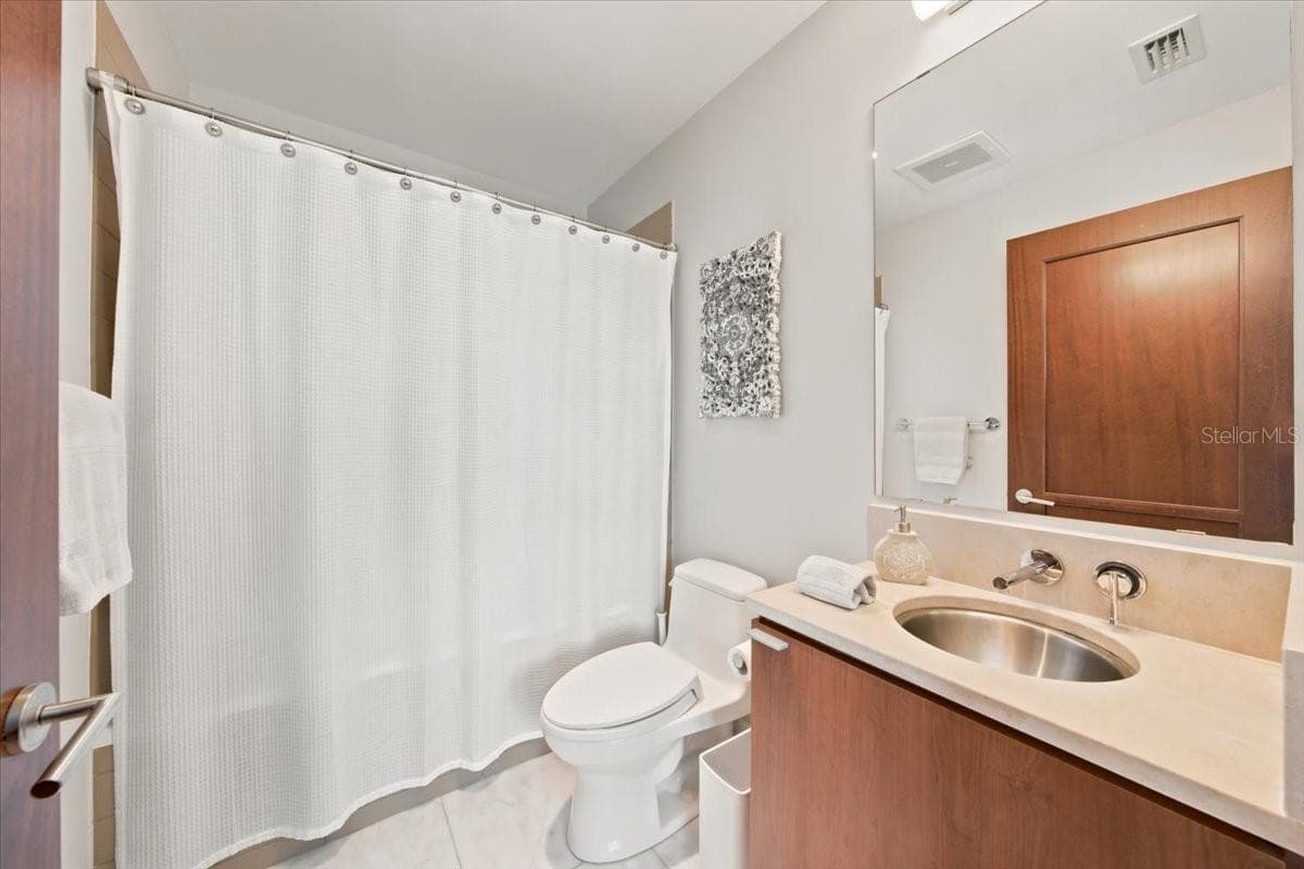 Guest bathroom - 111 N 12TH ST #1704, TAMPA