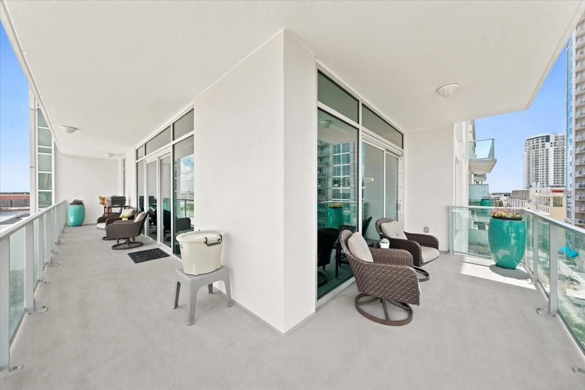 Expansive terrace dramatically extends the home's living and entertaining space. - 111 N 12TH ST #1704, TAMPA