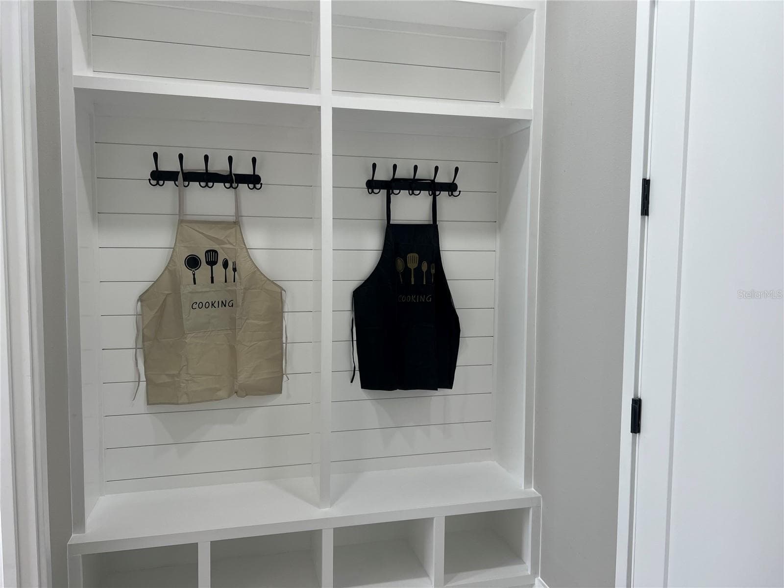 Mud Room - 3420 CHANNELSIDE CT, SAFETY HARBOR