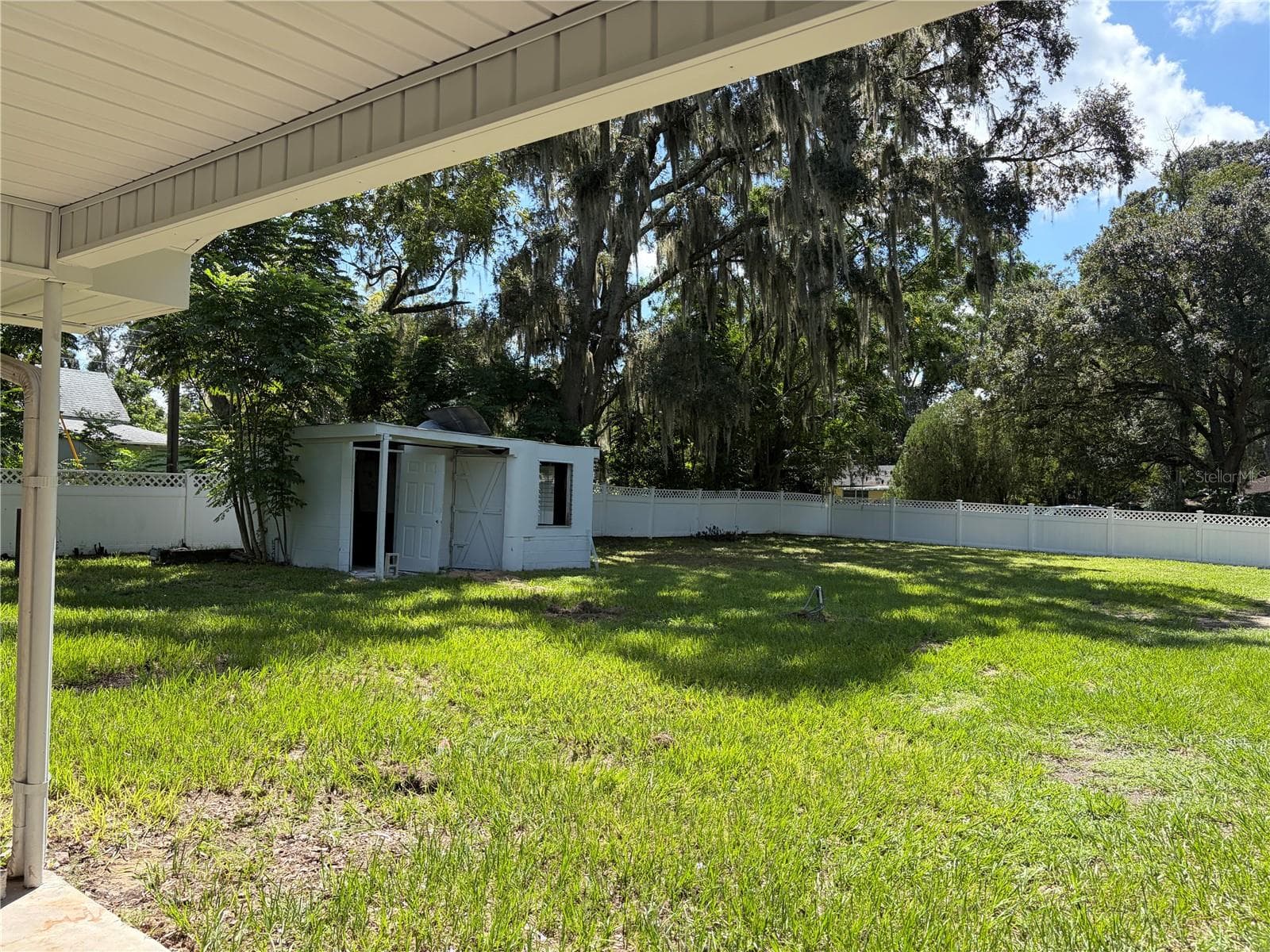 front yard, view from front door to the left - 4651 SE 135TH PL, SUMMERFIELD