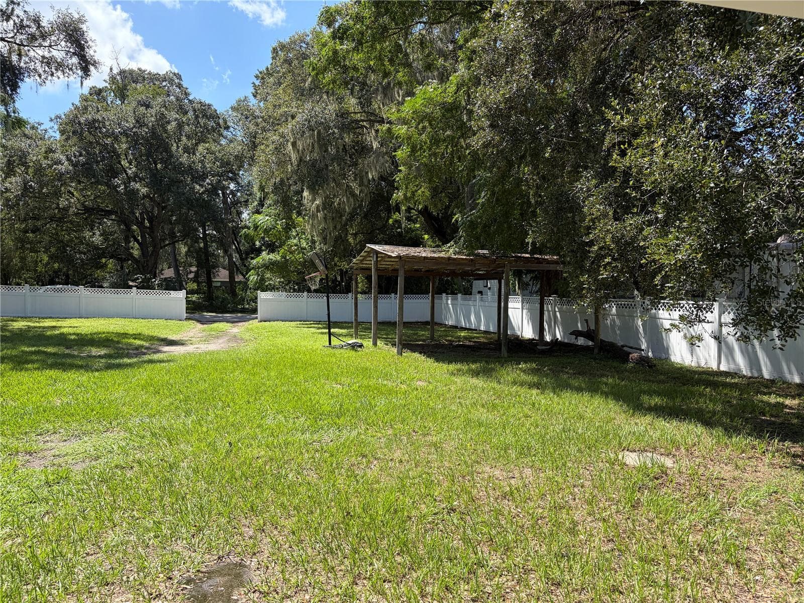 front yard, view from front door to the right - 4651 SE 135TH PL, SUMMERFIELD