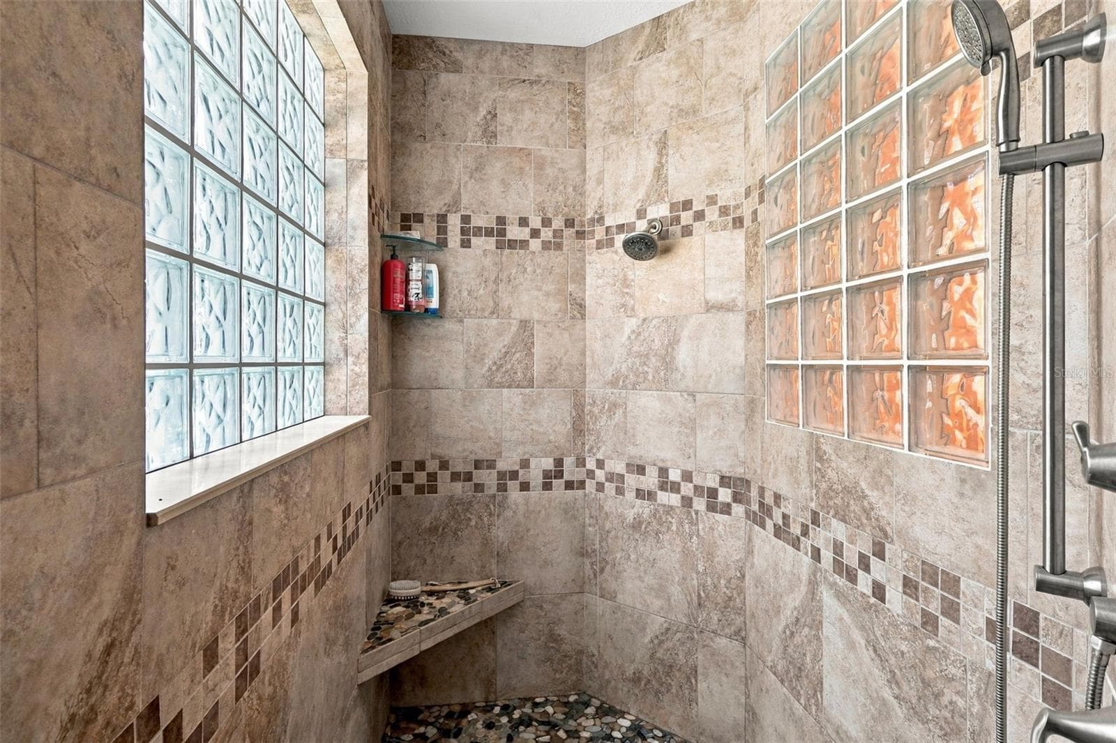 WALK IN SHOWER IN THE PRIMARY ROOM - 1806 GLENWOOD OAKS LN, DELAND