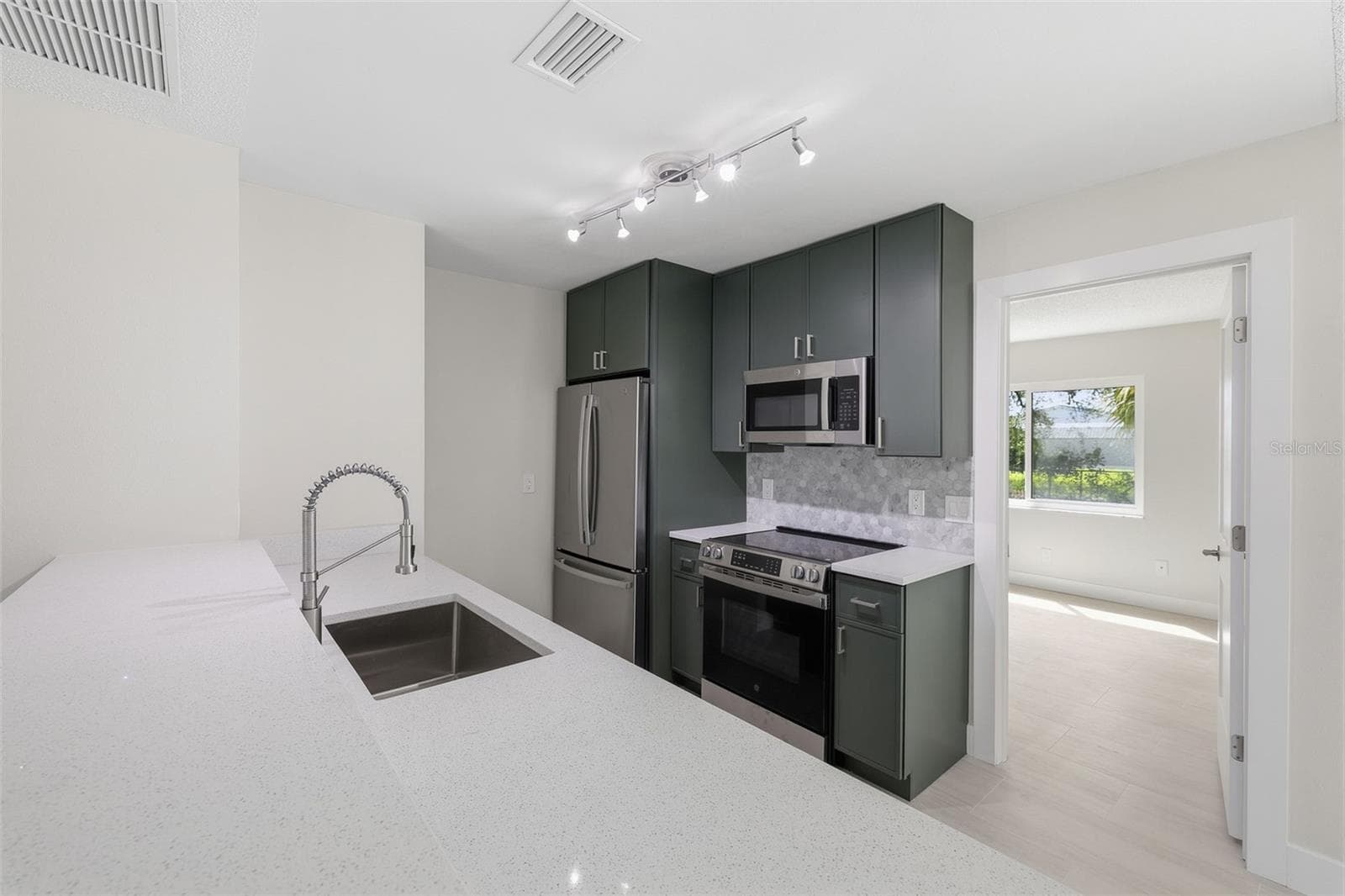 Single Family Residence at 2714 MARY SUE ST SW, LARGO, photo 11 of 43