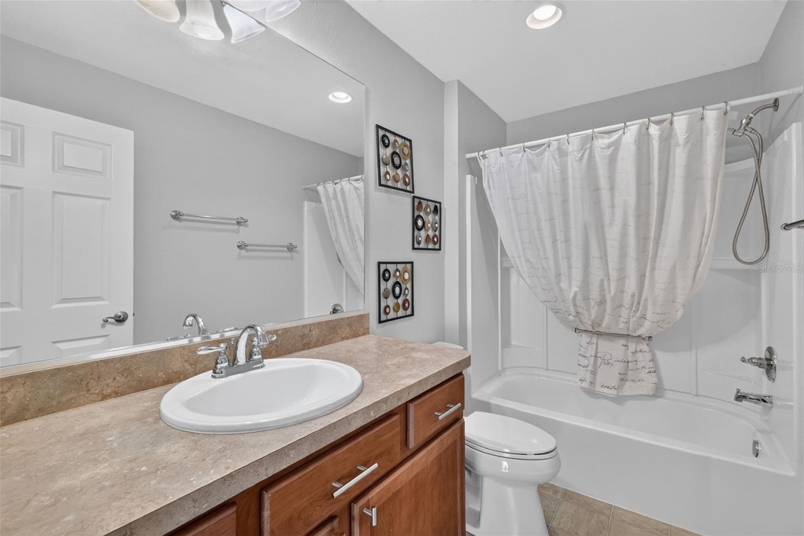 Second Bathroom - 2961 KRAMER CT, THE VILLAGES