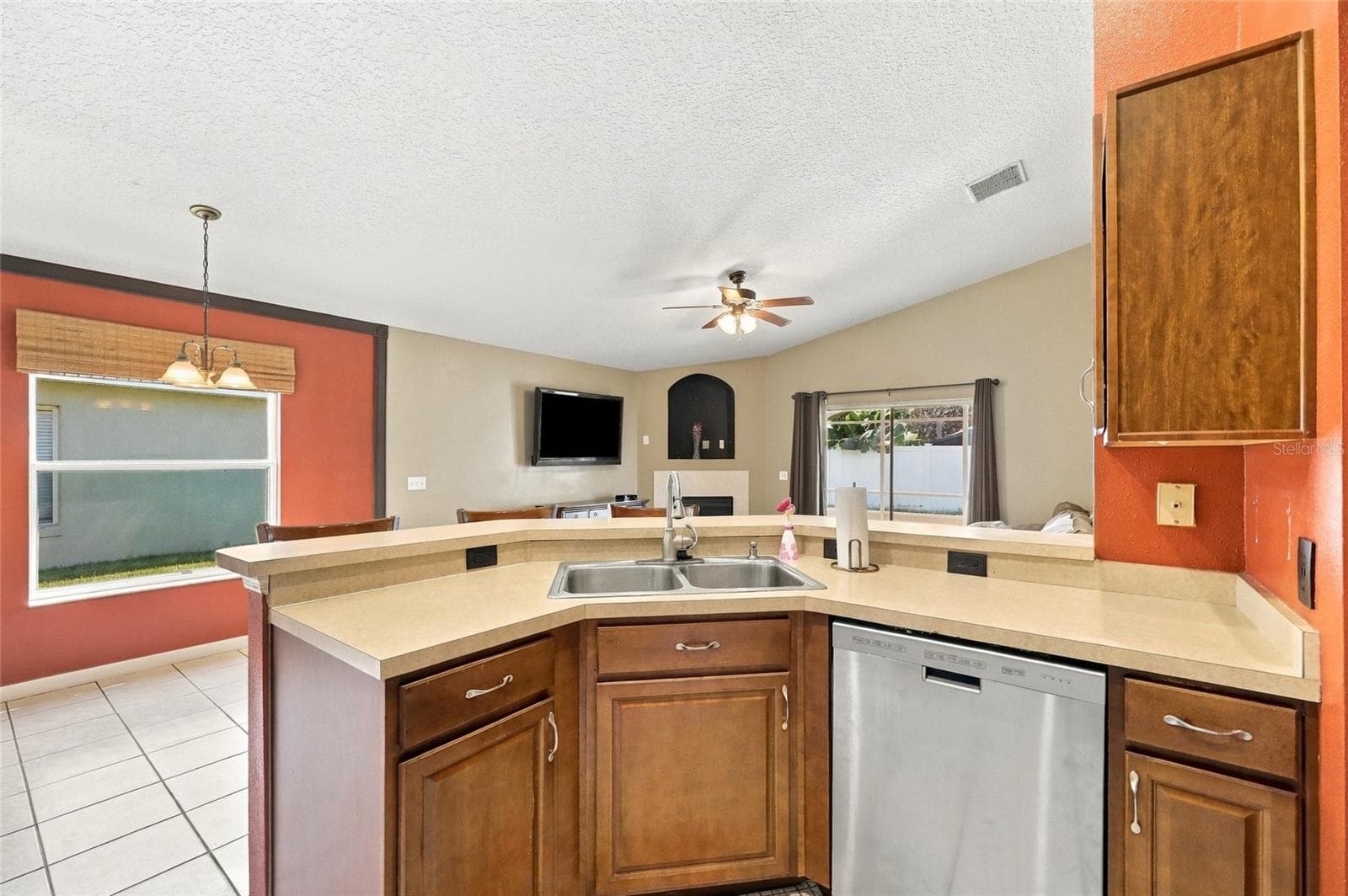Single Family Residence at 1118 MAIDENMOOR RD, WINTER GARDEN, photo 11 of 36