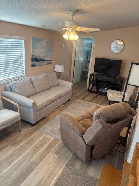 Manufactured Home at 9000 US HWY 192 #649, CLERMONT, photo 3 of 13