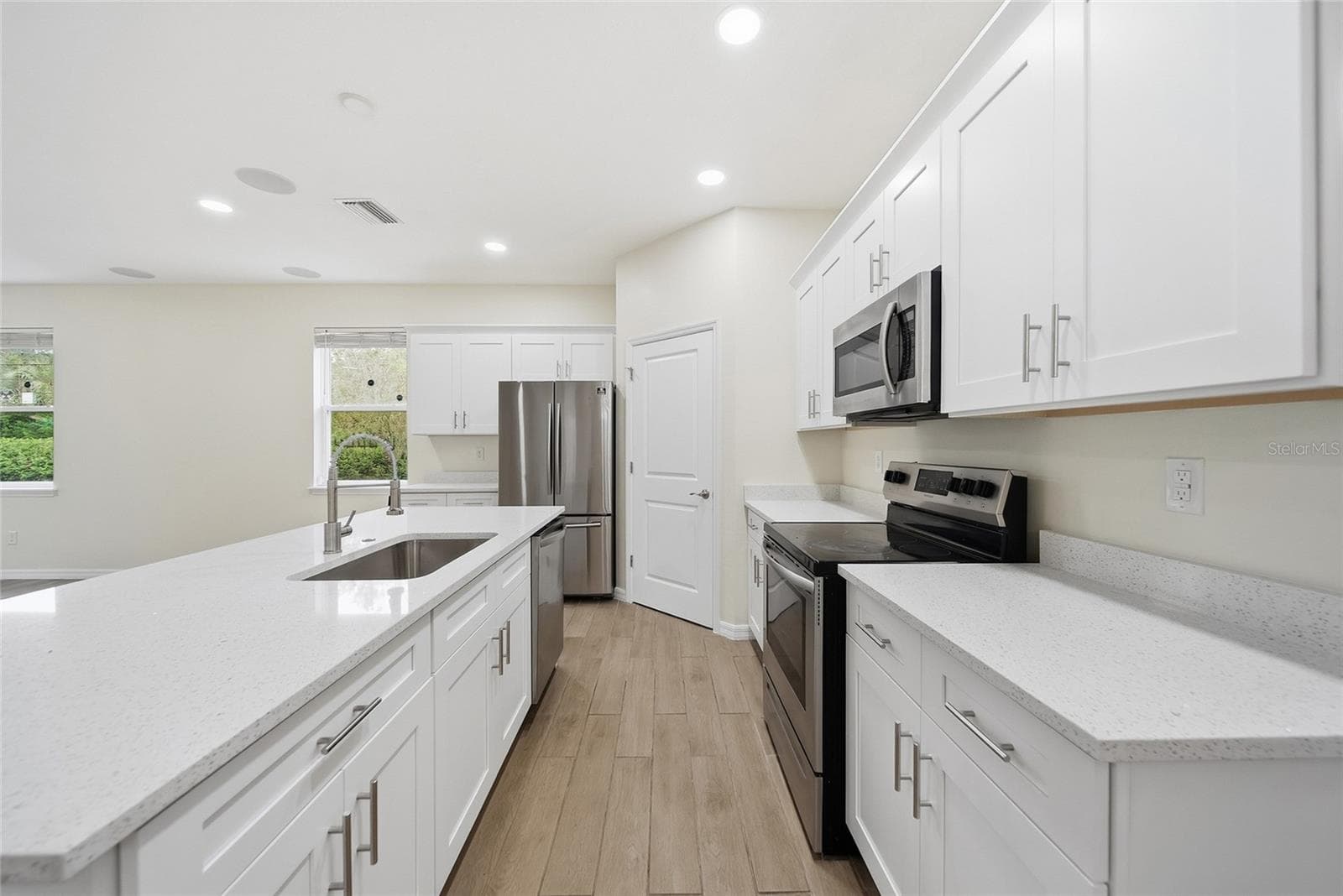 Single Family Residence at 12542 CANDLEBERRY CIR, TAMPA, photo 6 of 47