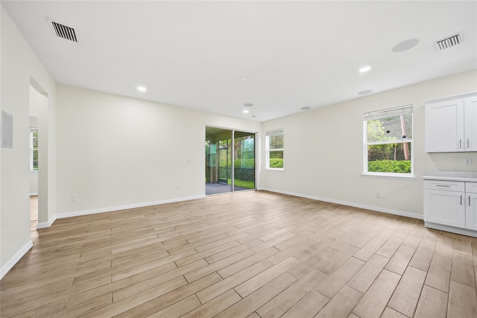 Single Family Residence at 12542 CANDLEBERRY CIR, TAMPA, photo 32 of 47