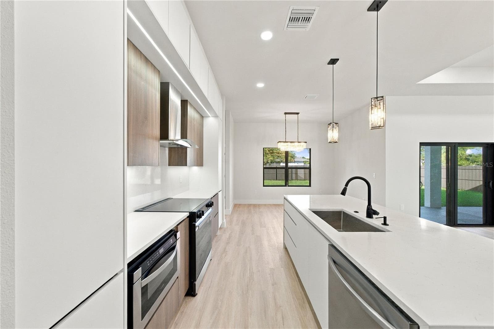 Lot's of Cabinet Space - 7511 BLUTTER RD, NORTH PORT