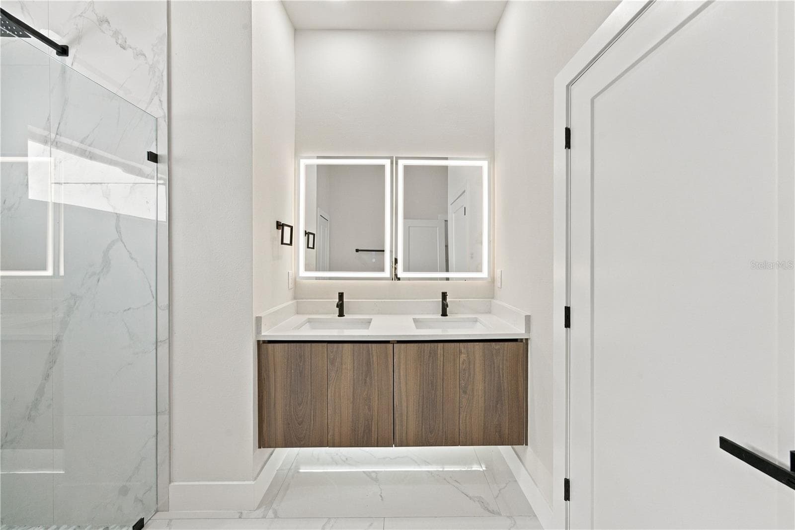 Primary Bath with Dual Sinks - 7511 BLUTTER RD, NORTH PORT