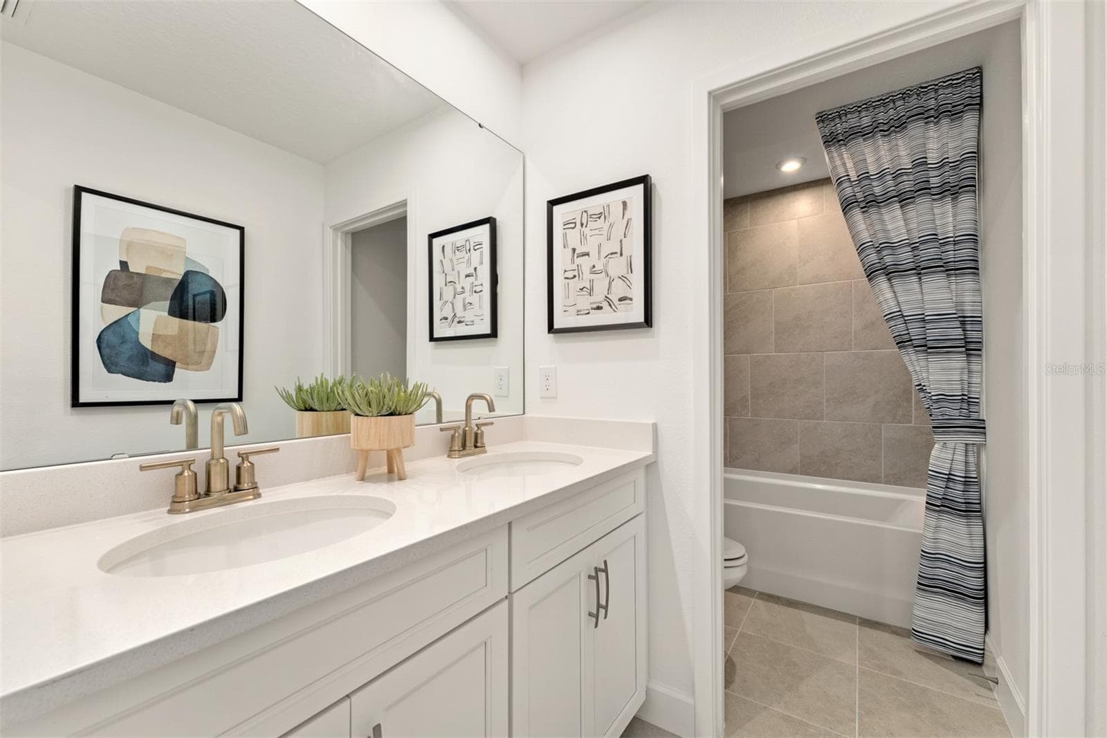Rainwood Talquin Model Bathroom 2 - 408 BANANA PEPPER WAY, GROVELAND