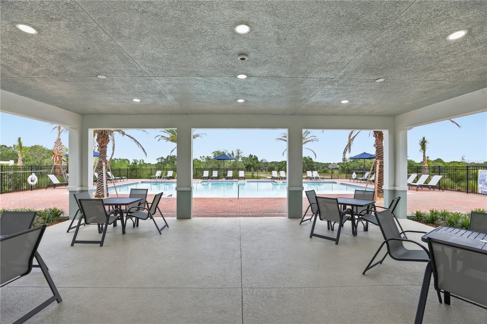Rainwood Community Pool House - 408 BANANA PEPPER WAY, GROVELAND