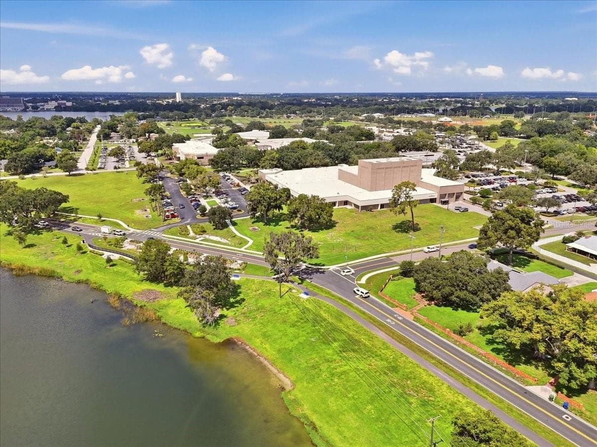 1 Mile From Polk State College - 950 14TH ST NE, WINTER HAVEN