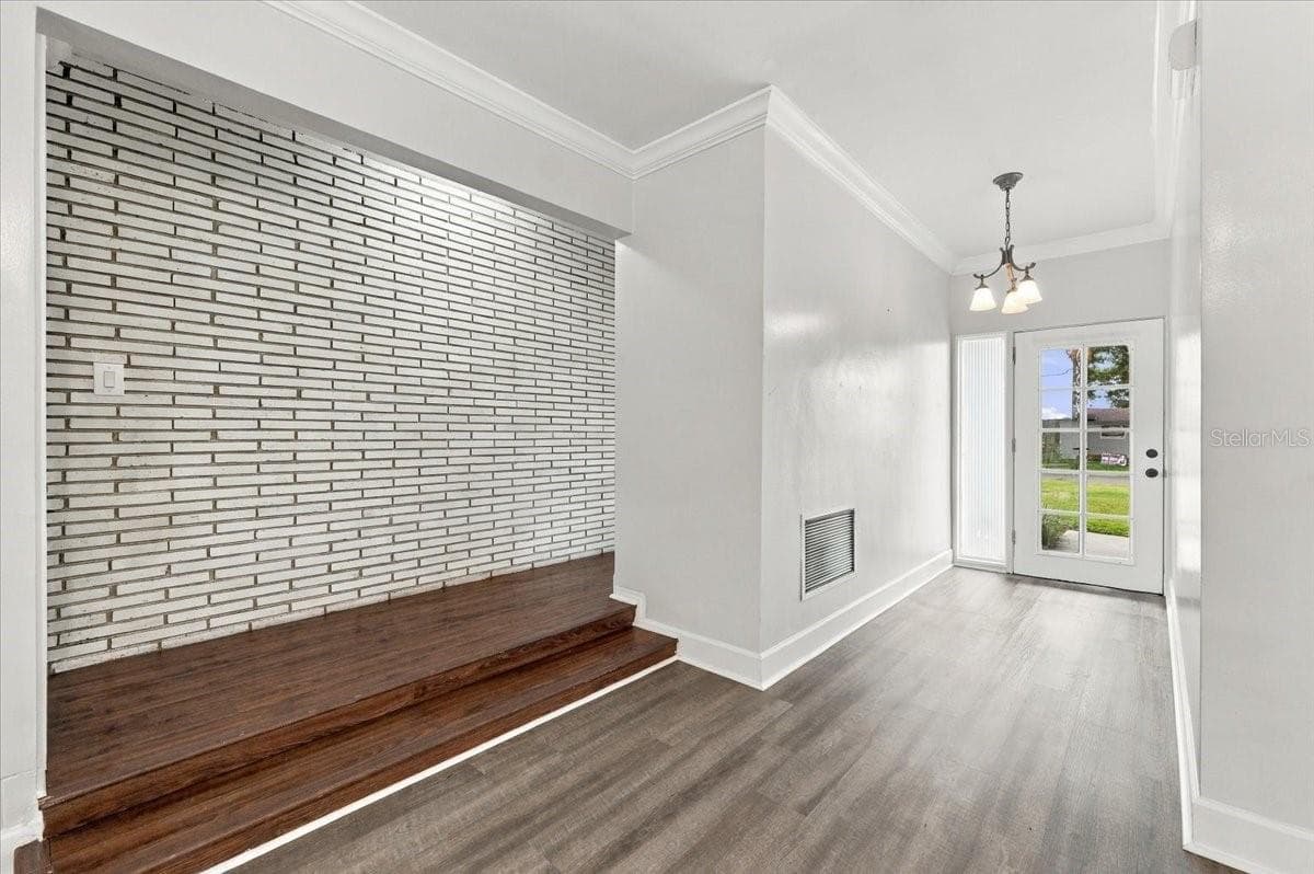 Foyer - 950 14TH ST NE, WINTER HAVEN
