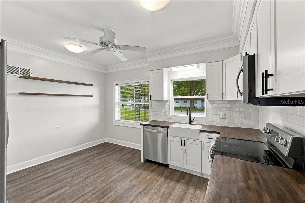 Eat-In Breakfast Nook - 950 14TH ST NE, WINTER HAVEN