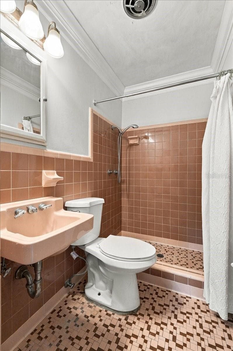 Primary Bathroom - 950 14TH ST NE, WINTER HAVEN