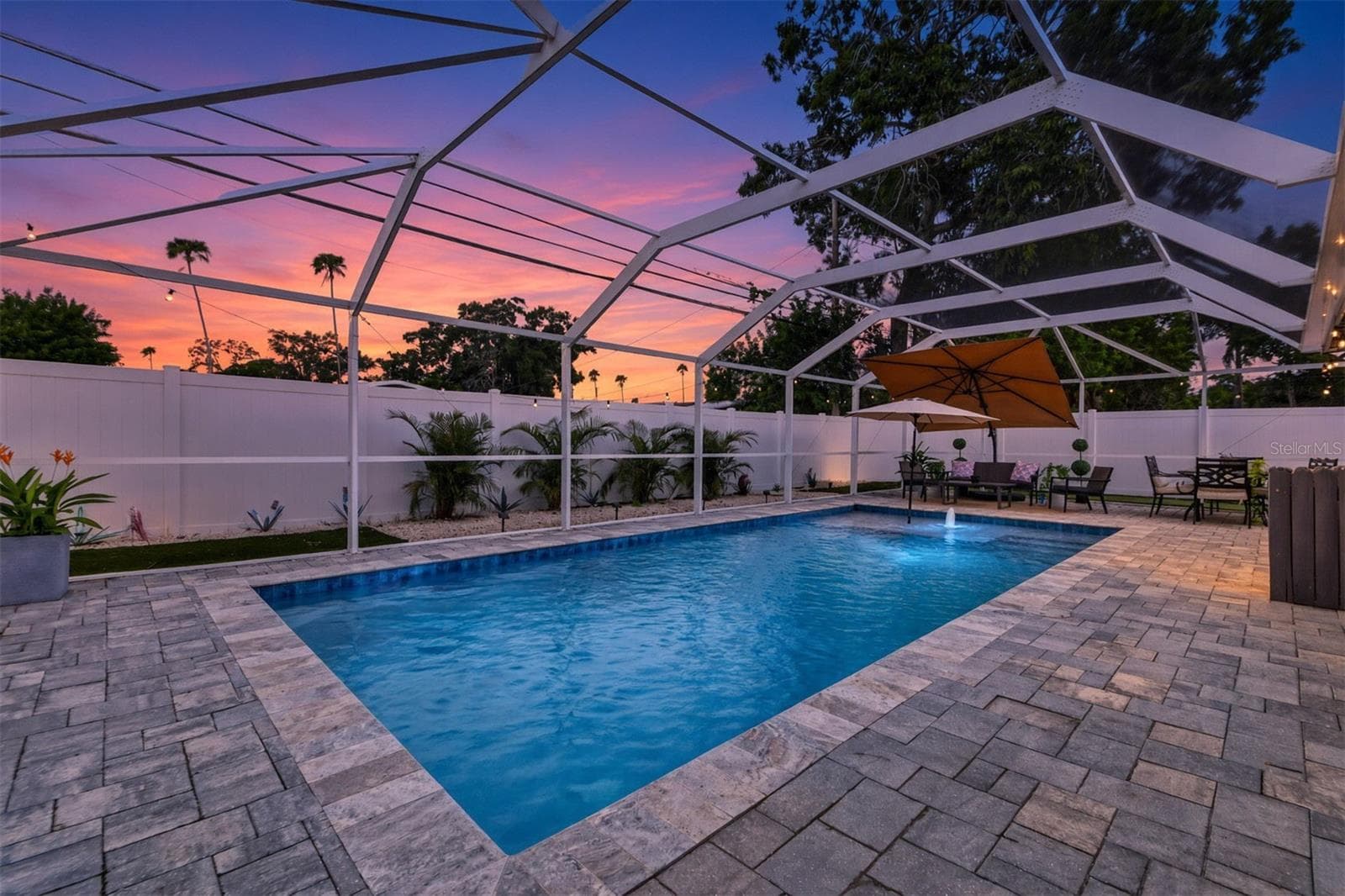 Single Family Residence at 4018 HELENA ST NE, ST PETERSBURG, photo 2 of 38