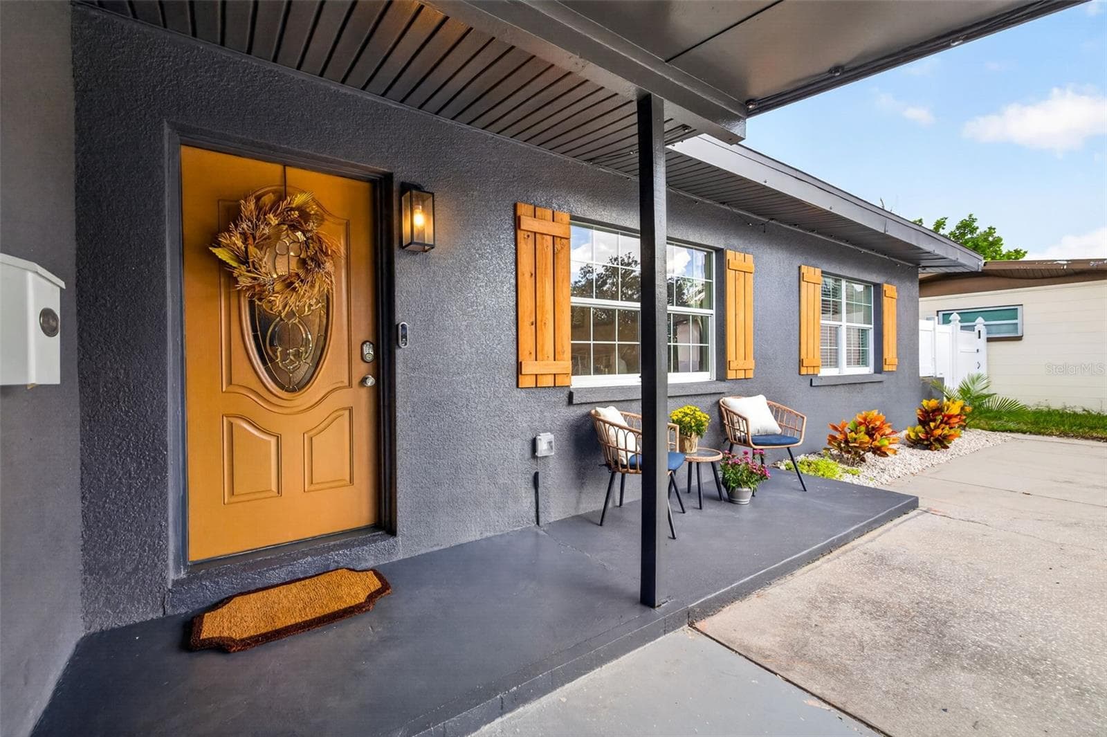 Single Family Residence at 4018 HELENA ST NE, ST PETERSBURG, photo 4 of 38