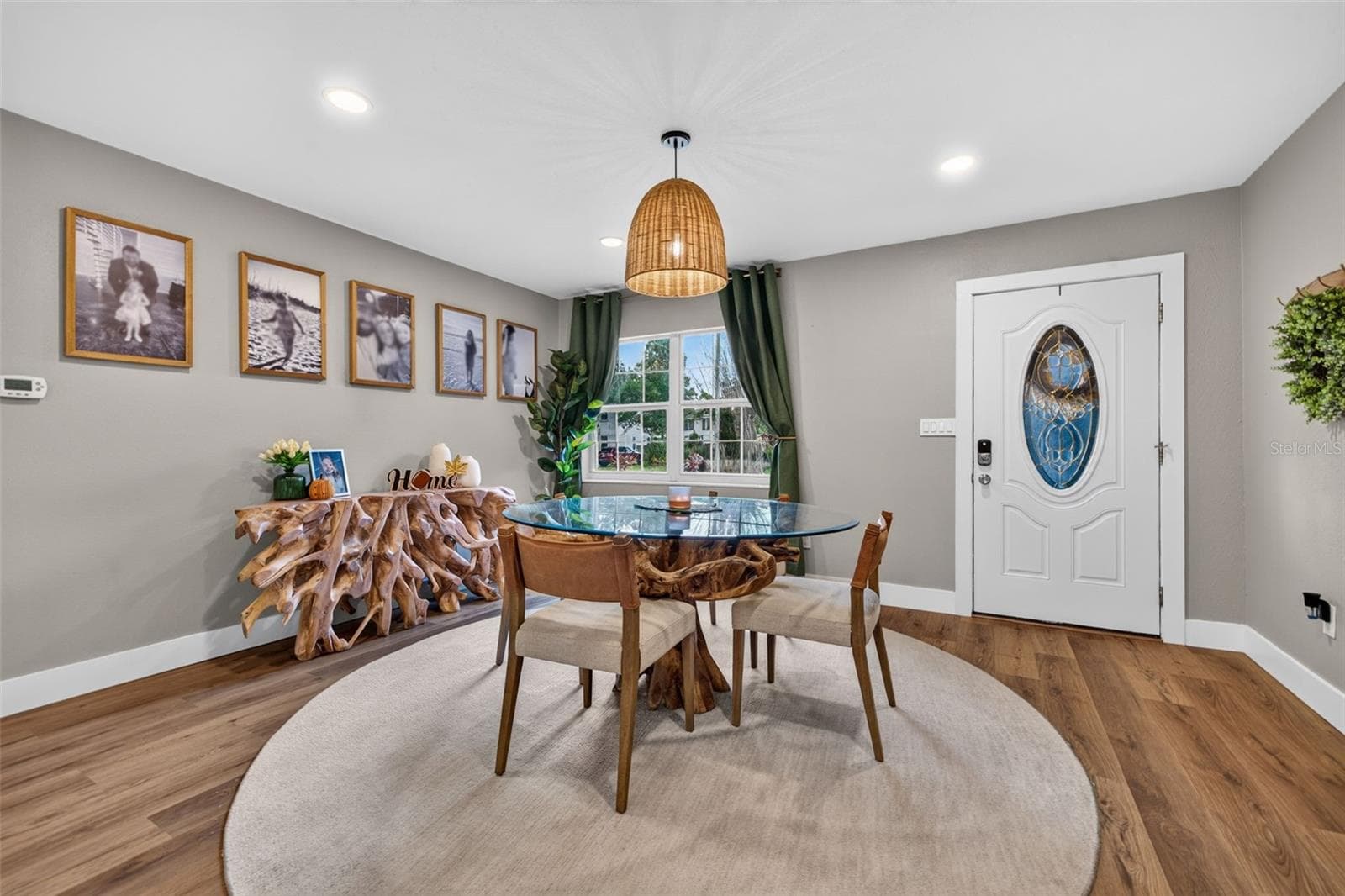 Single Family Residence at 4018 HELENA ST NE, ST PETERSBURG, photo 6 of 38