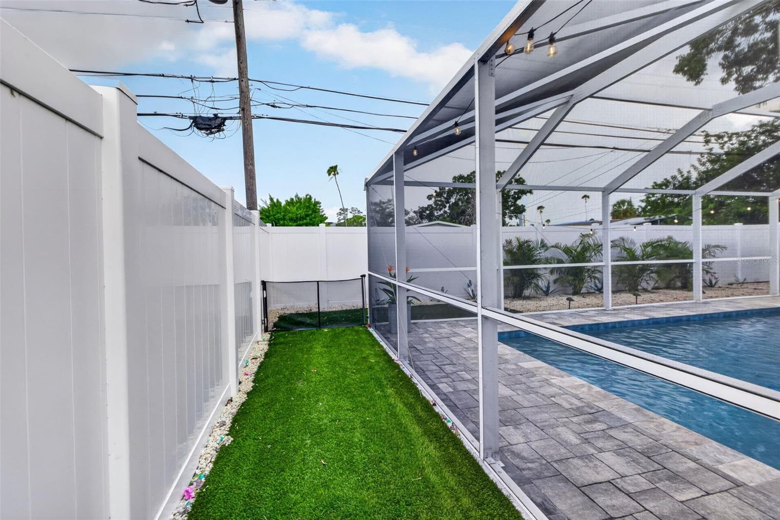 Single Family Residence at 4018 HELENA ST NE, ST PETERSBURG, photo 32 of 38