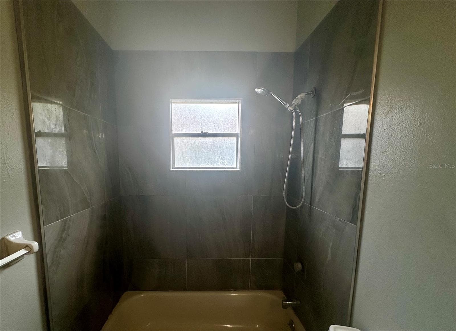 Unit B Bathroom - 8304 N 13TH ST, TAMPA