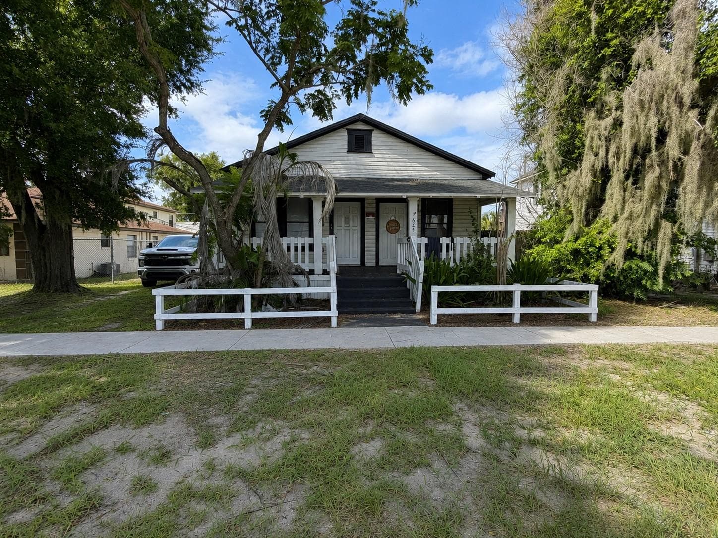 Duplex at 625 AVENUE B SW, WINTER HAVEN, photo 2 of 19