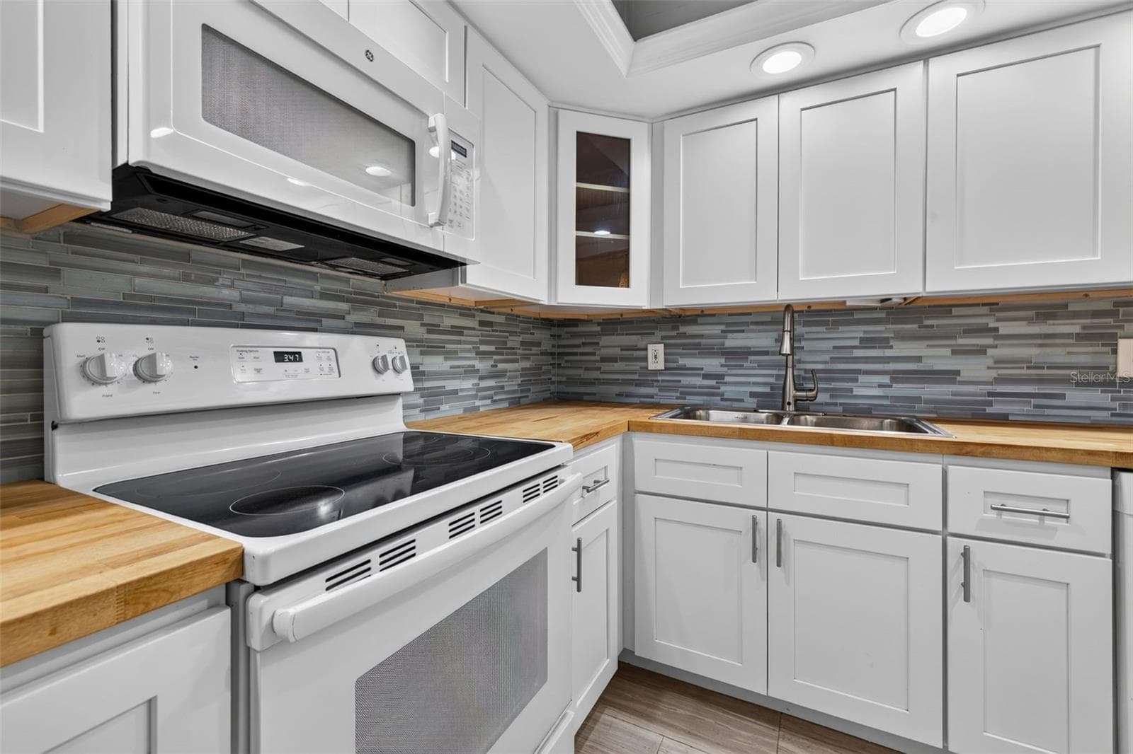 Townhouse at 1625 58TH TER S #1, ST PETERSBURG, photo 7 of 35