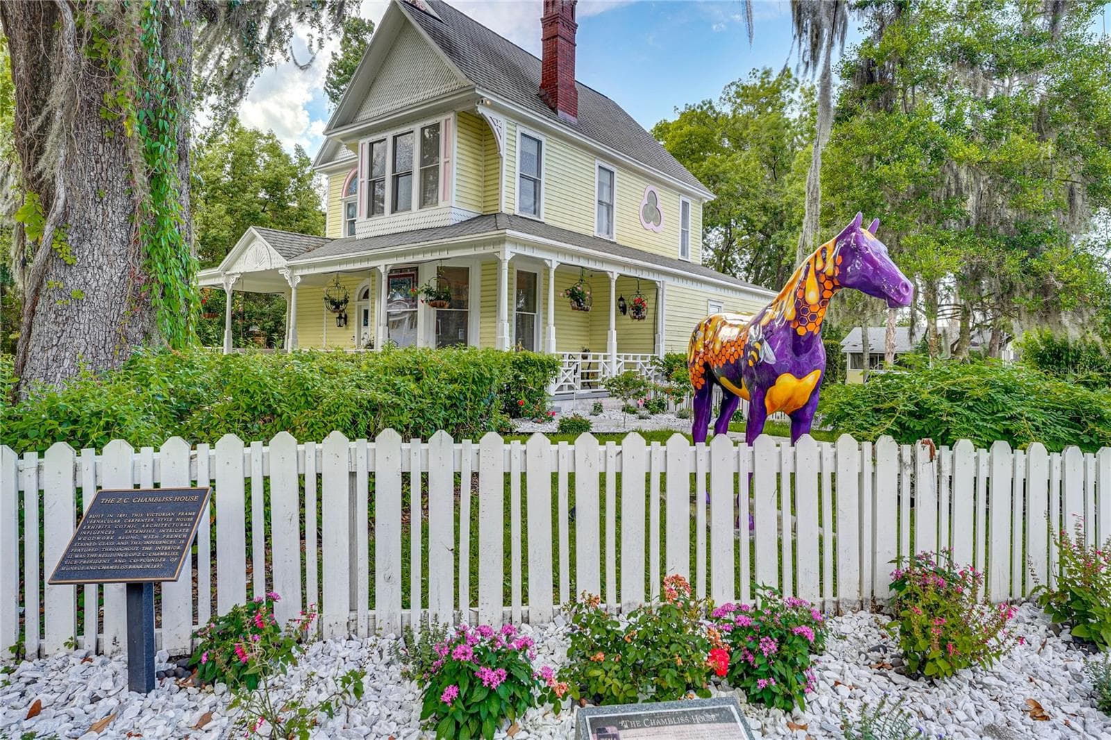 Front Yard and Historic Home Exterior - 743 E FORT KING ST, OCALA