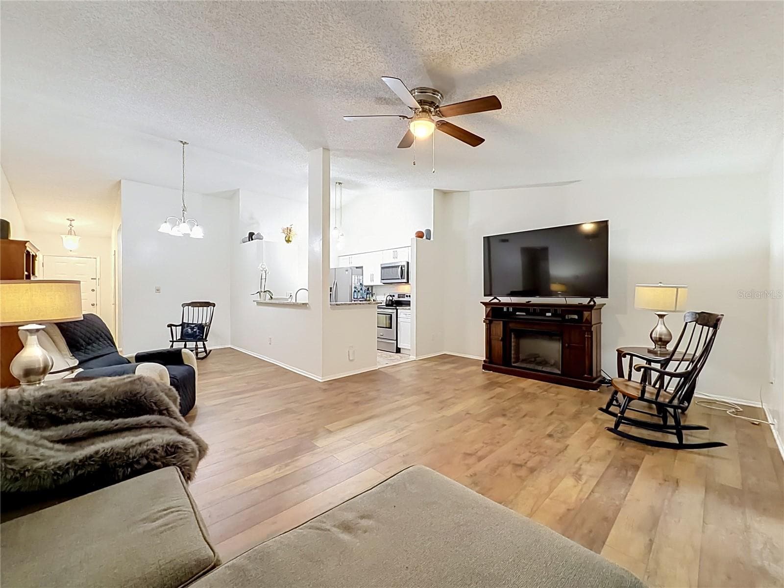Open floor plan. Beautiful laminate flooring in all areas except kitchen and baths. - 107 LONG LEAF PINE CIR, SANFORD