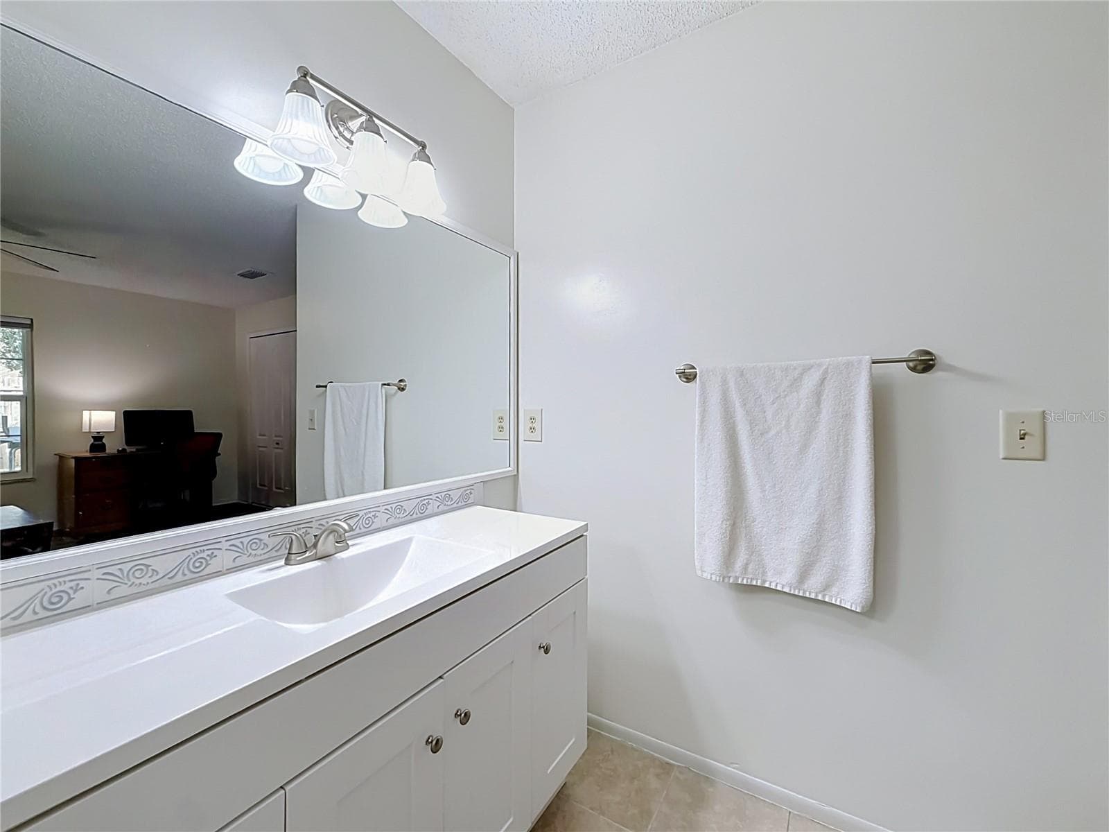 En Suite in Primary Bedroom. - 107 LONG LEAF PINE CIR, SANFORD