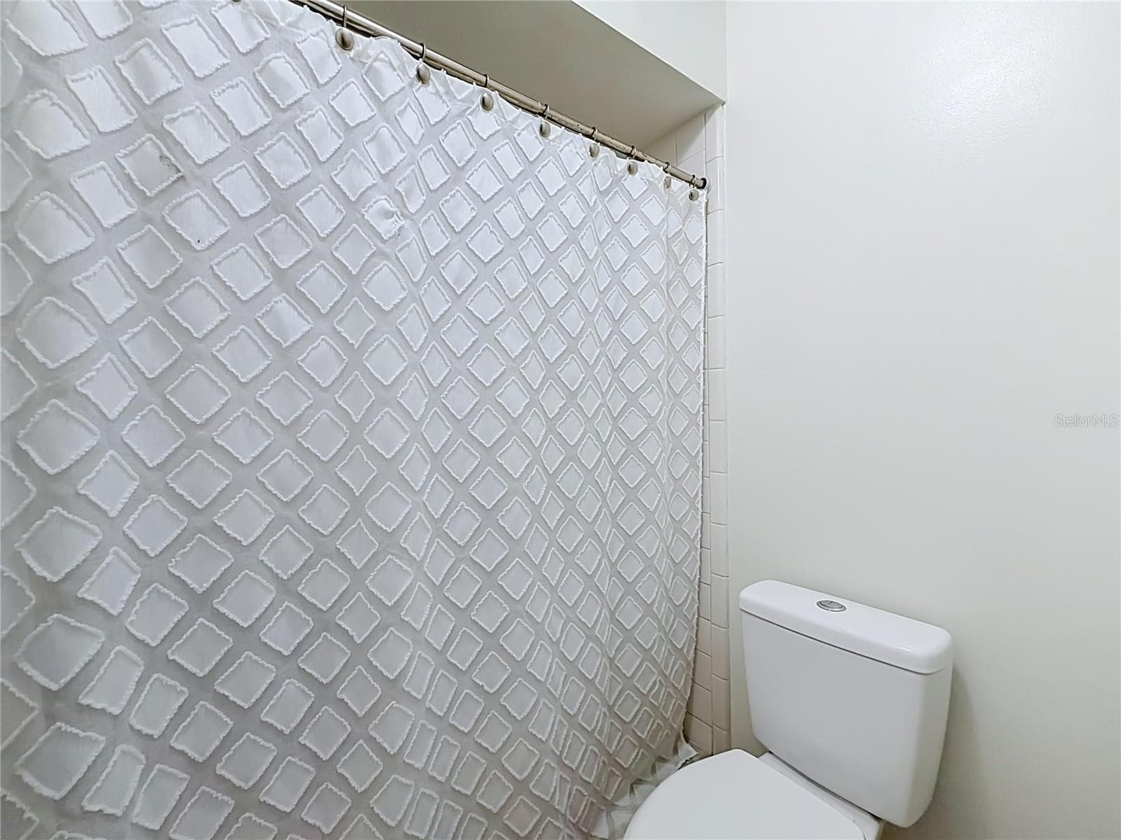 Main Bathroom. - 107 LONG LEAF PINE CIR, SANFORD
