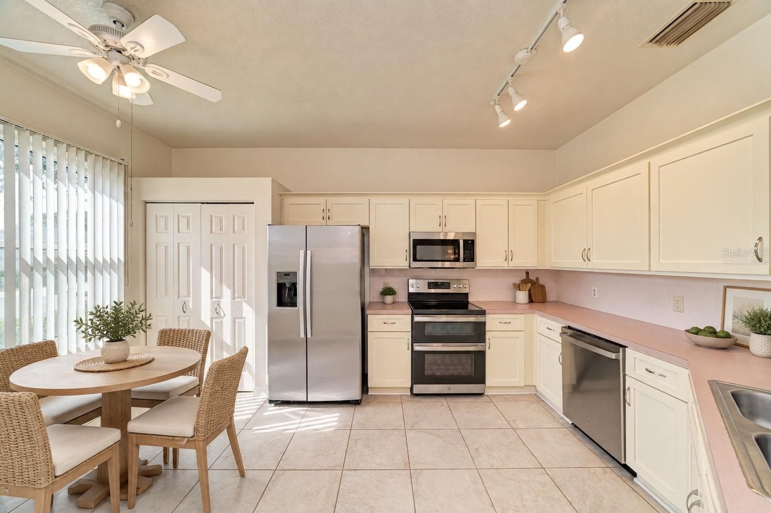 Virtually staged - 1101 CANE MILL LN, BRADENTON