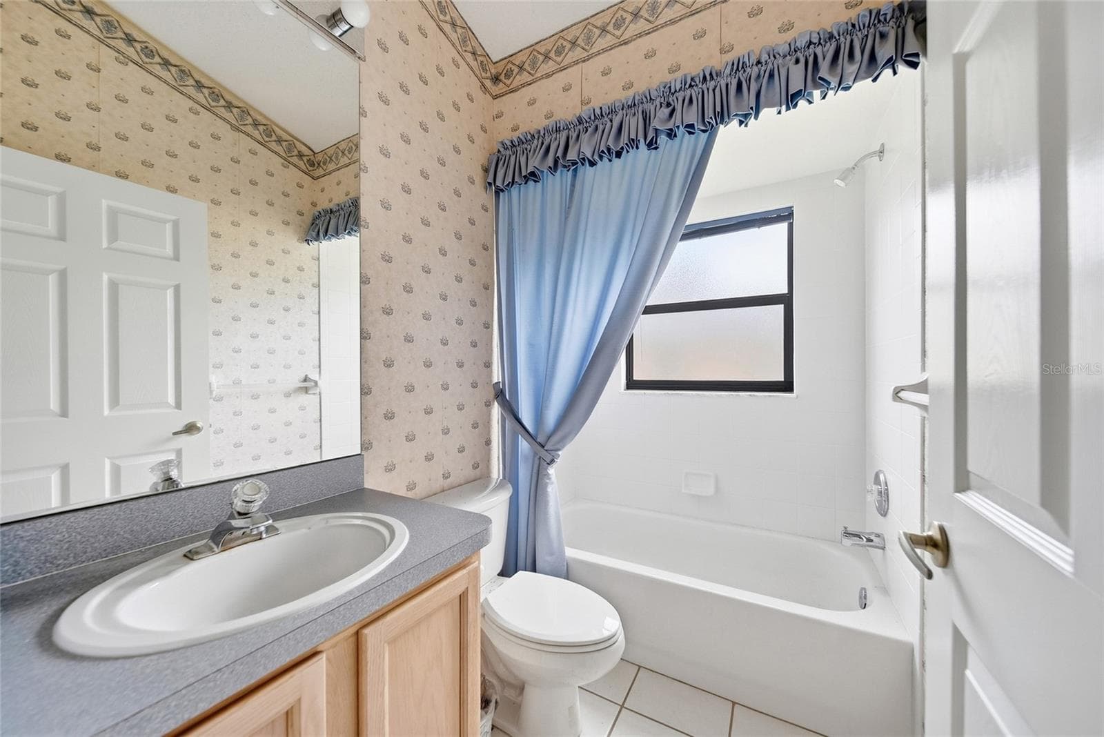 Single Family Residence at 13652 PIMBERTON DR, HUDSON, photo 13 of 39