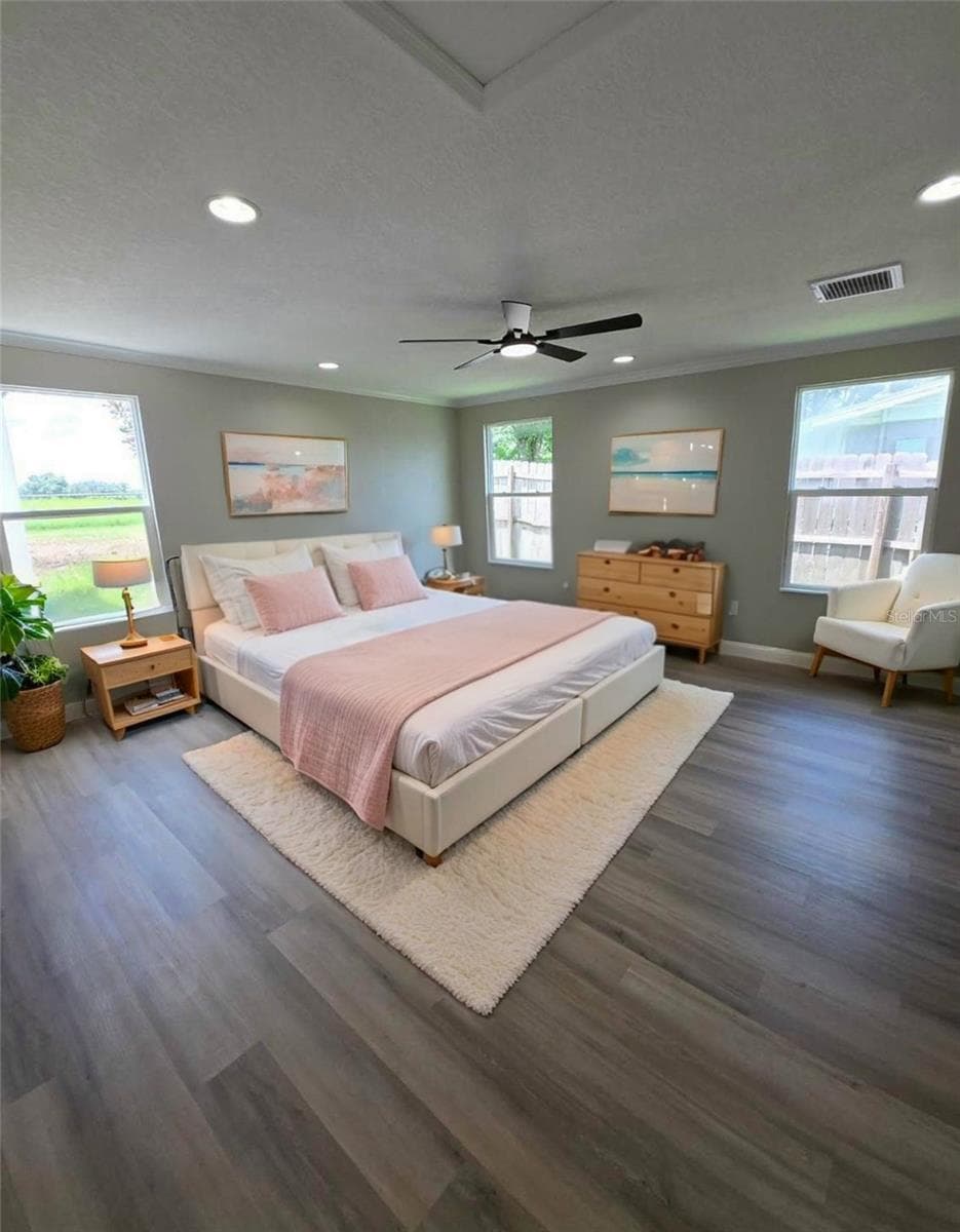 Look at that large master - 37406 VISTA DR, DADE CITY