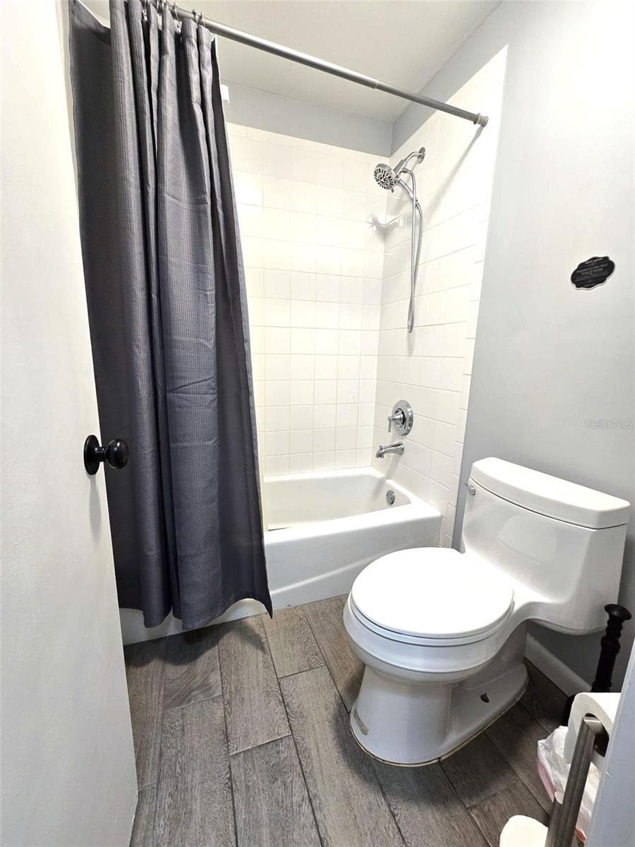 Single Family Residence at 111 OAK LEE DR, LUTZ, photo 23 of 32