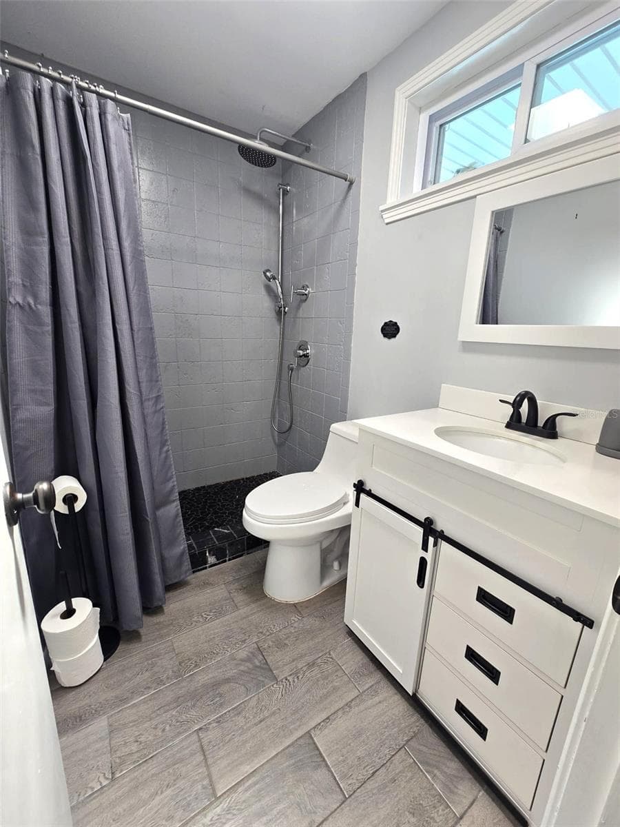 Single Family Residence at 111 OAK LEE DR, LUTZ, photo 24 of 32
