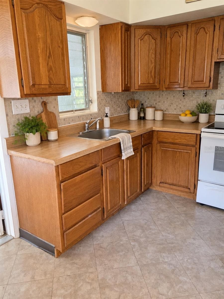 Kitchen Virtually Staged - 350 N LEVIS AVE, TARPON SPRINGS