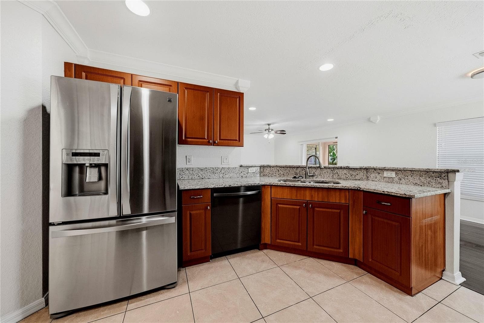 Single Family Residence at 11441 CRESTLAKE VILLAGE, RIVERVIEW, photo 10 of 32
