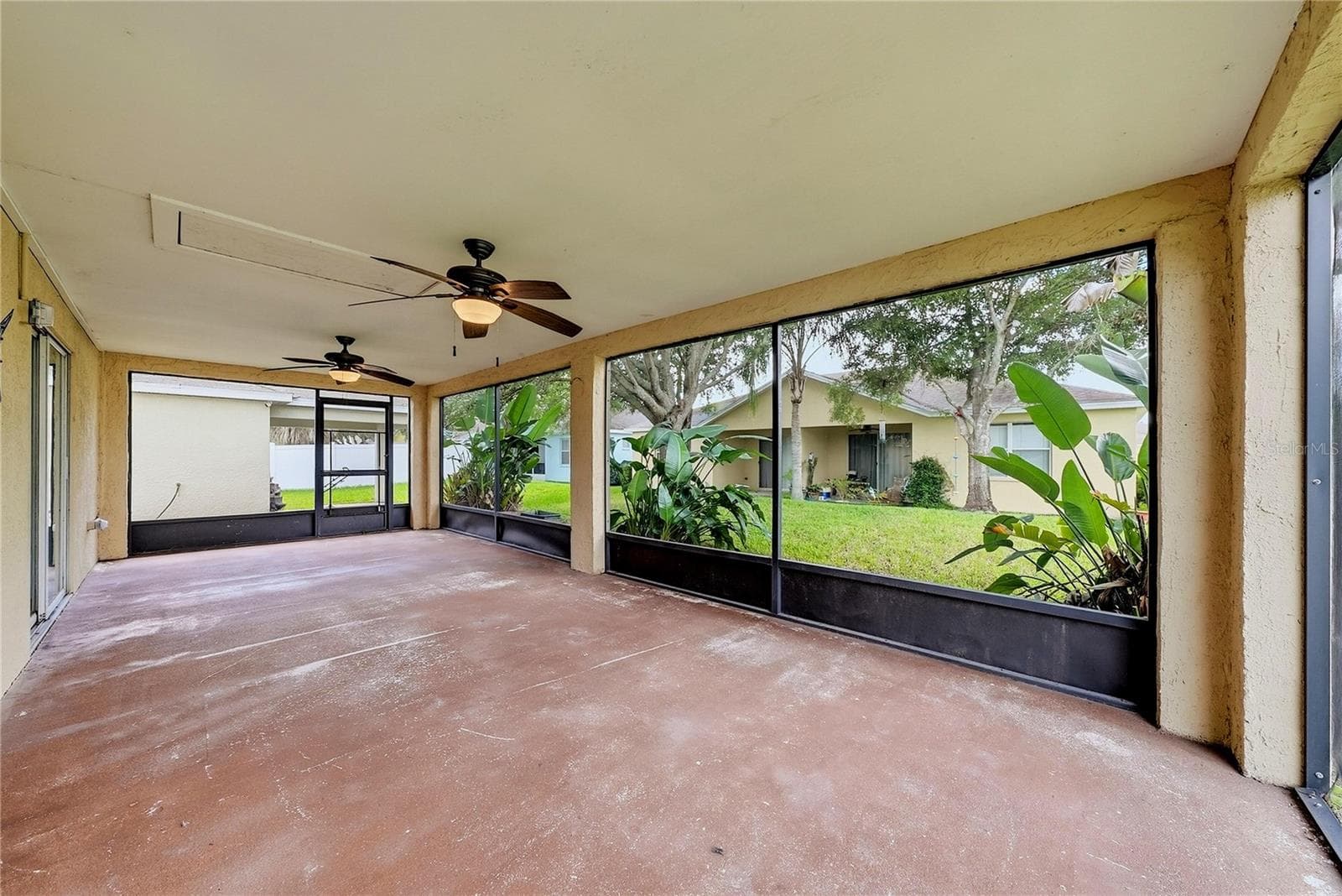 Single Family Residence at 11441 CRESTLAKE VILLAGE, RIVERVIEW, photo 29 of 32