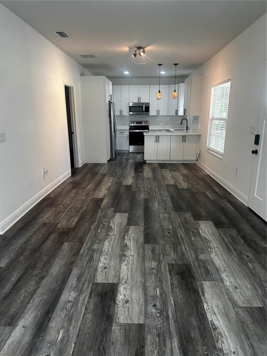Single Family Residence at 3902 N SUWANEE AVE, TAMPA, photo 5 of 22