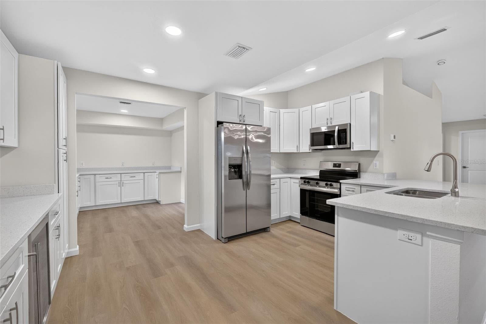KITCHEN WITH VIEW OF BUTLER'S PANTRY/PREP AREA - 11041 SE 174TH LOOP, SUMMERFIELD
