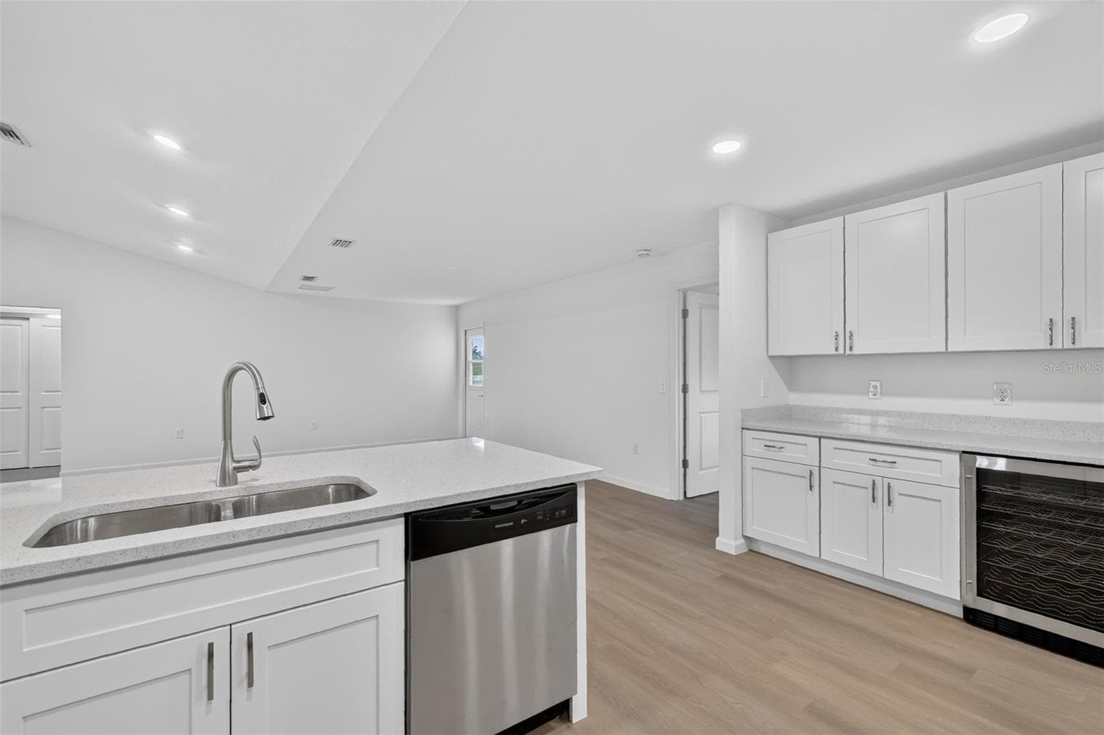 BRAND-NEW STAINLESS-STEEL APPLIANCES - 11041 SE 174TH LOOP, SUMMERFIELD