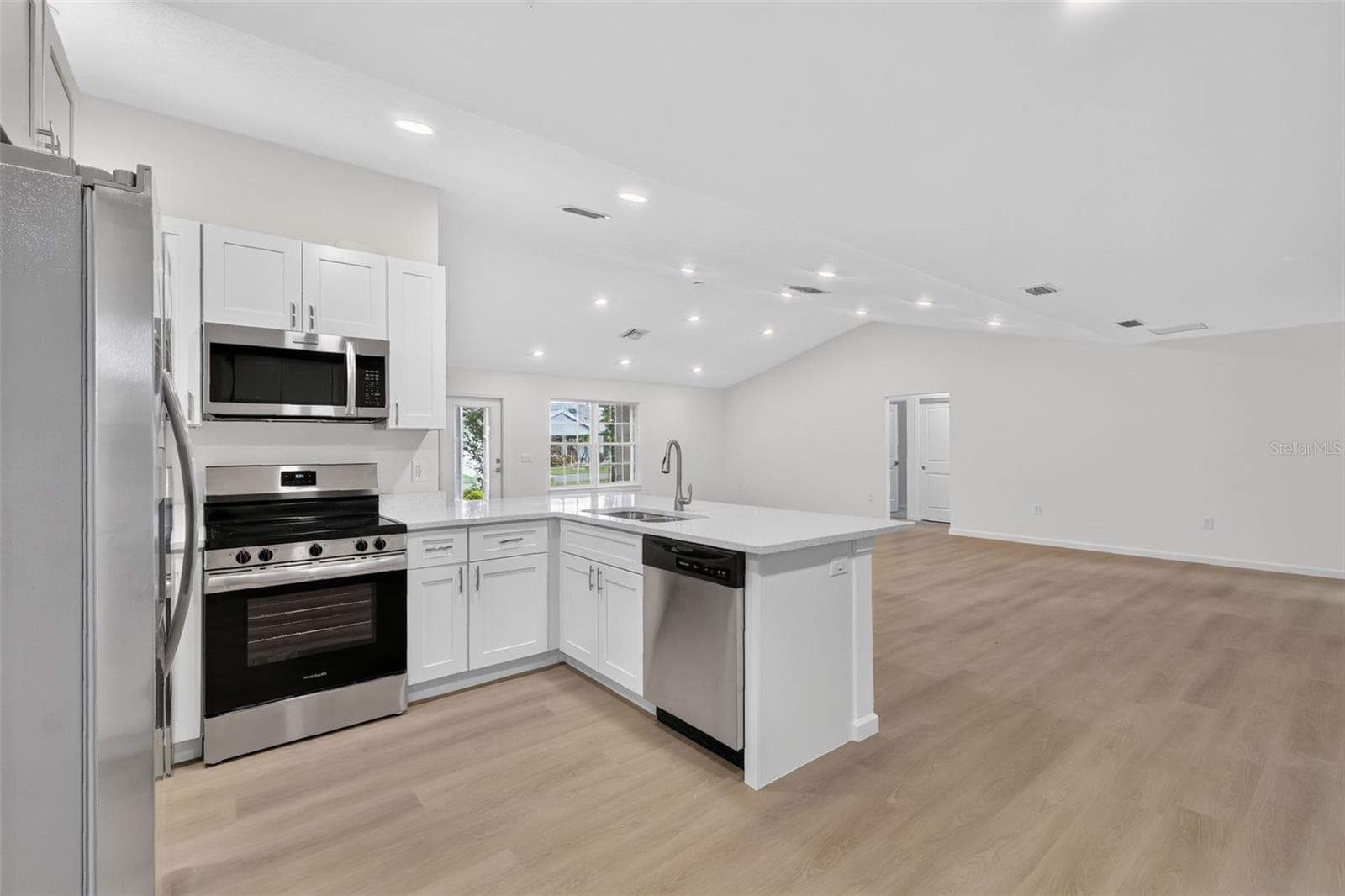 SOFT CLOSE CABINETS, EXPANSIVE QUARTZ COUNTERTOP - 11041 SE 174TH LOOP, SUMMERFIELD