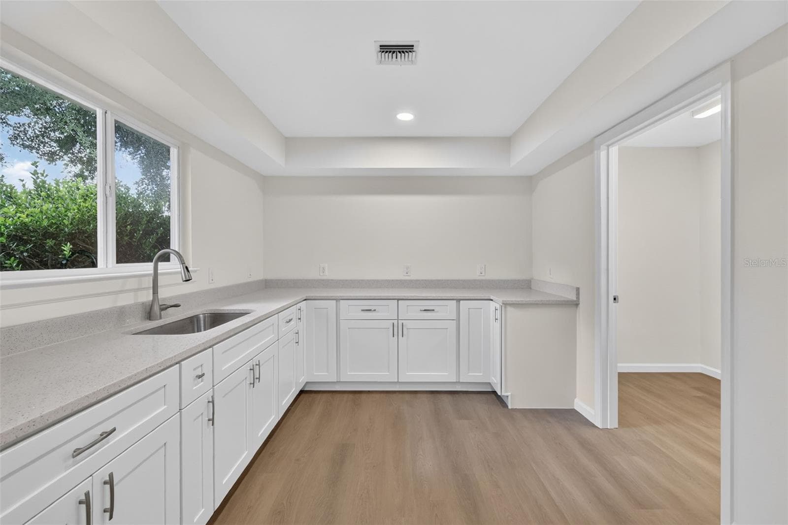 BUTLER'S PANTRY/PREP AREA-GREAT FOR ENTERTAINING - 11041 SE 174TH LOOP, SUMMERFIELD