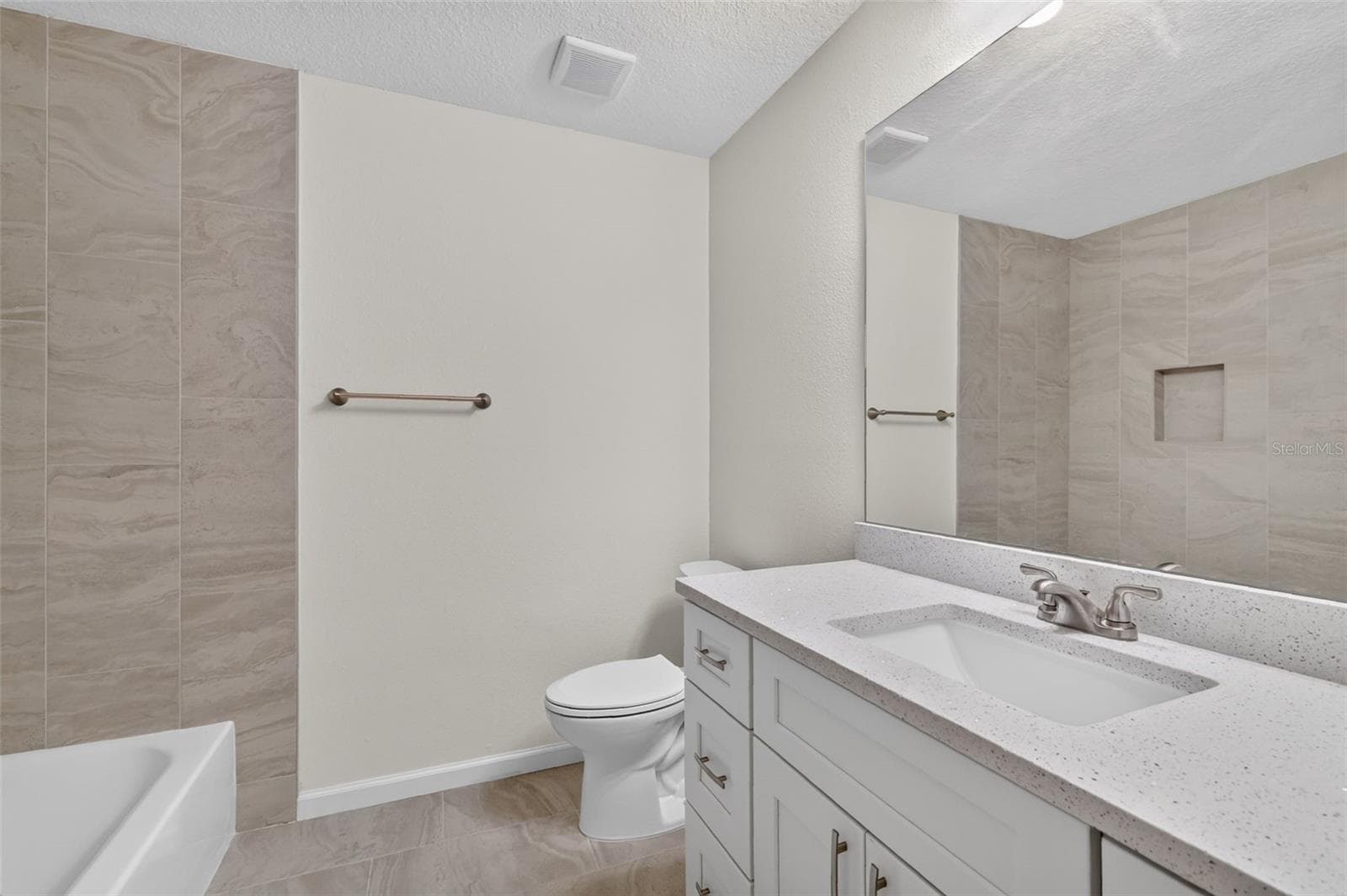 MAIN BATHROOM WITH TUB AND SHOWER - 11041 SE 174TH LOOP, SUMMERFIELD