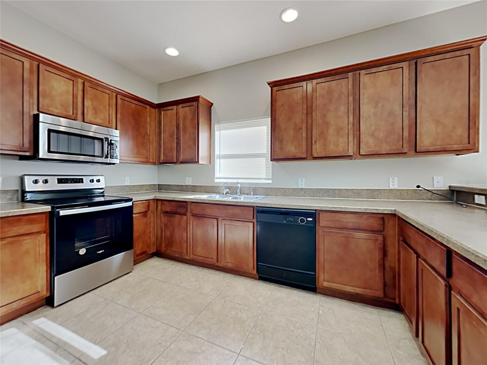Single Family Residence at WIMAUMA, photo 6 of 15