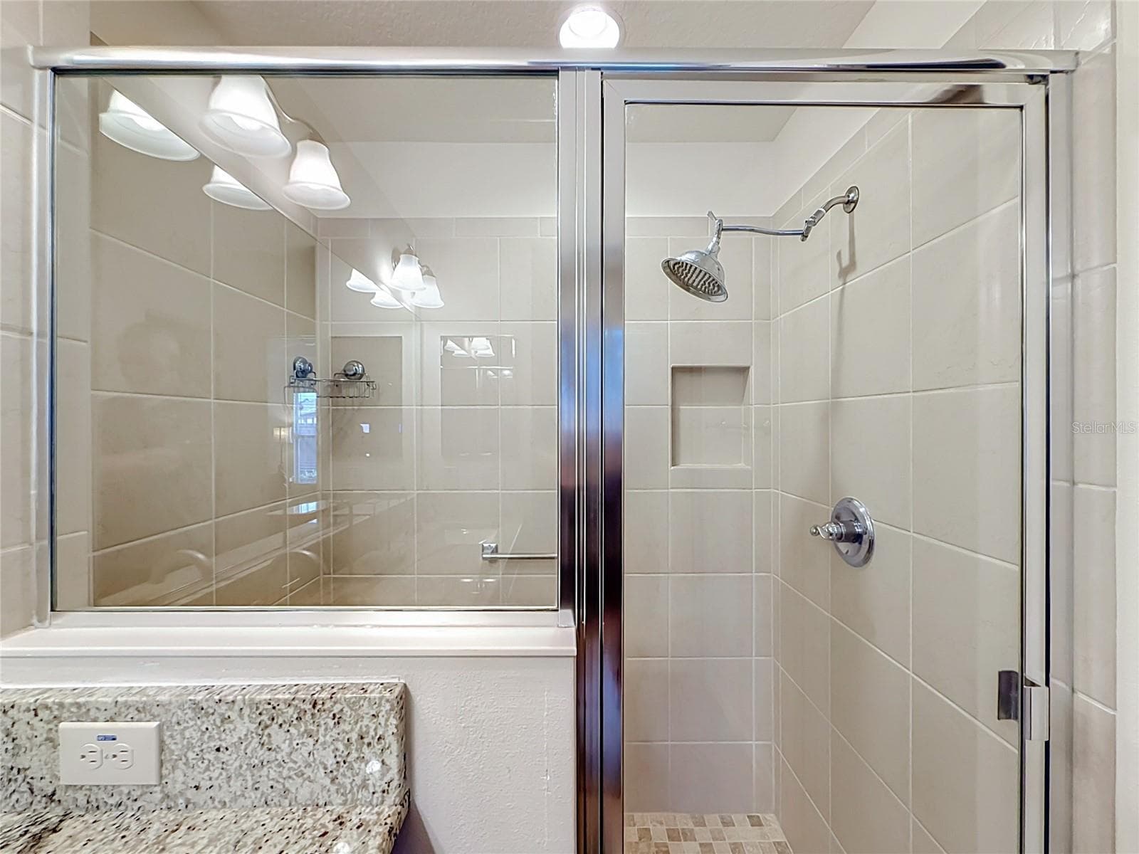 Shower with bench - 1068 BECKER AVE, THE VILLAGES