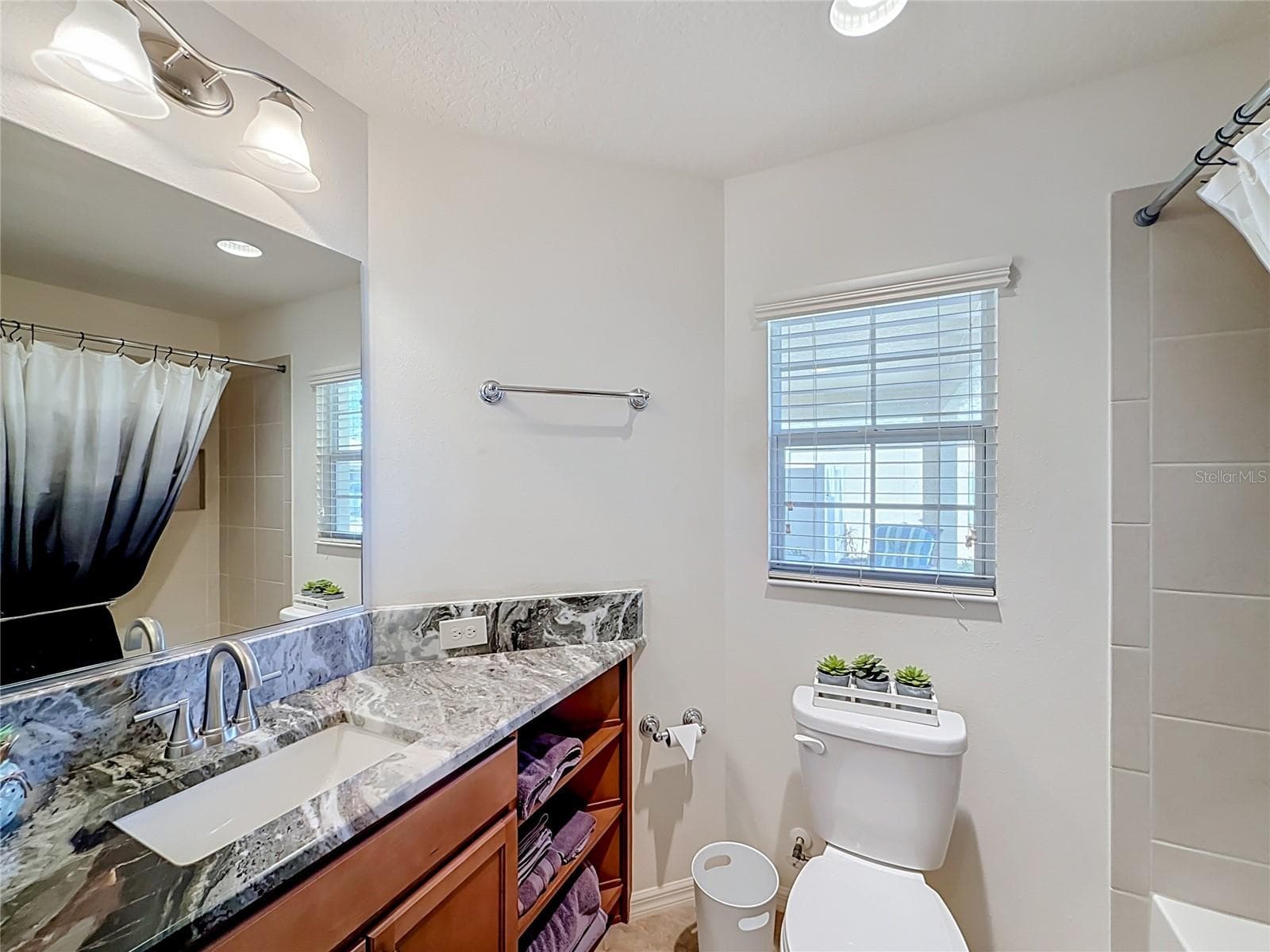 Guest bathroom - 1068 BECKER AVE, THE VILLAGES